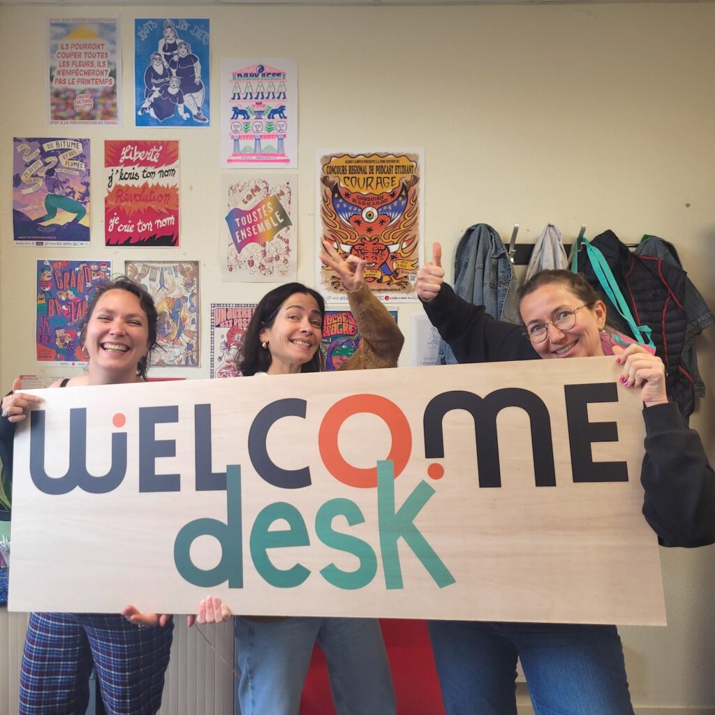 photo-equipe-welcome-desk